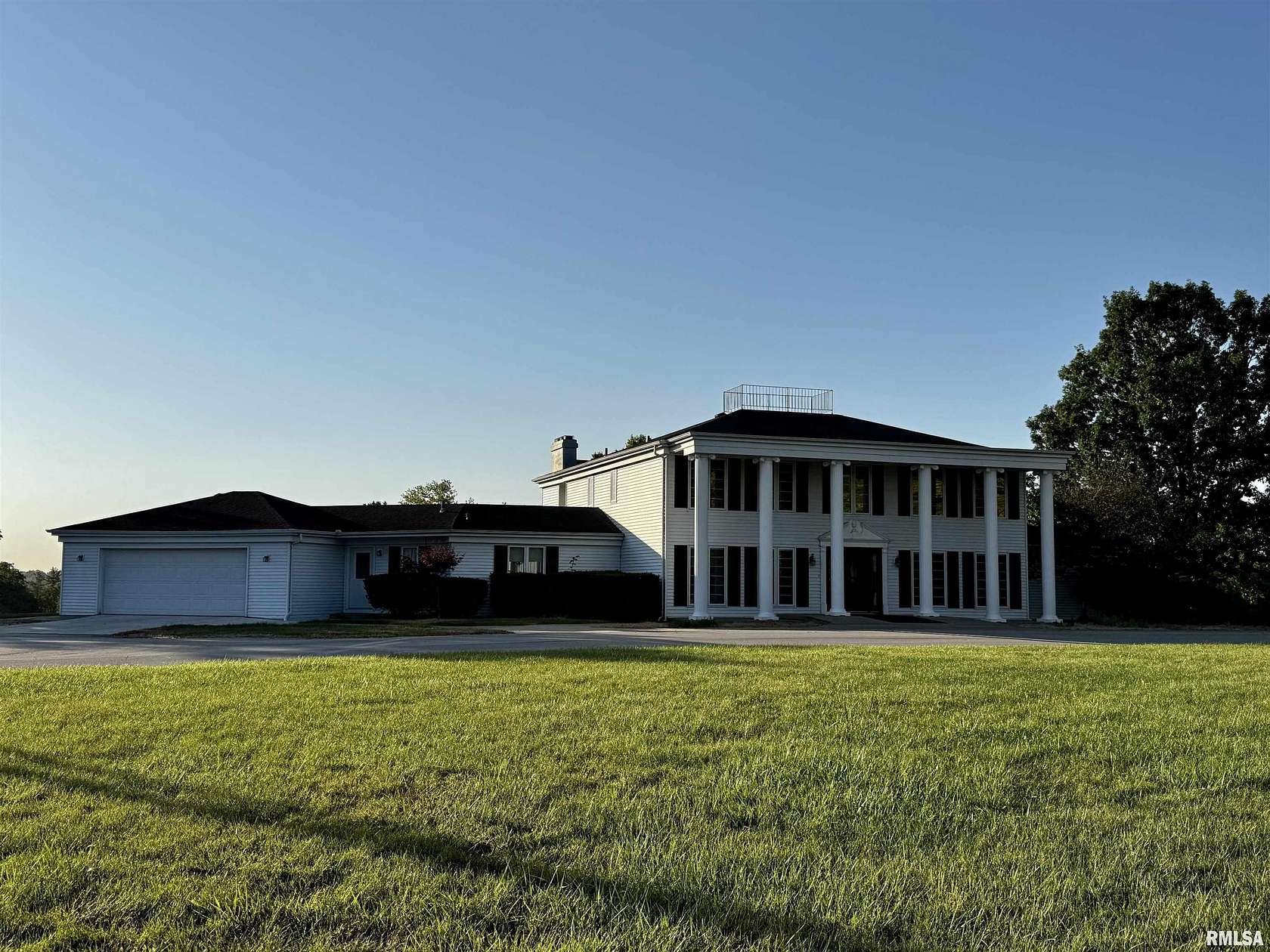 10 Acres of Land with Home for Sale in Macomb, Illinois