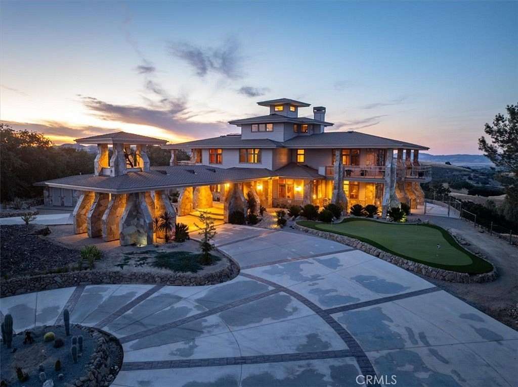 140 Acres of Land with Home for Sale in Bradley, California