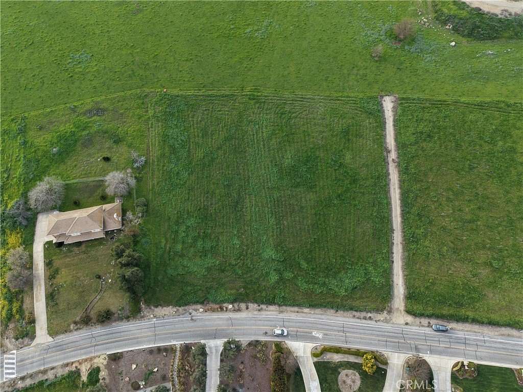1.13 Acres of Residential Land for Sale in Exeter, California