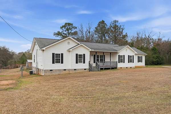 16.3 Acres of Land with Home for Sale in Doerun, Georgia