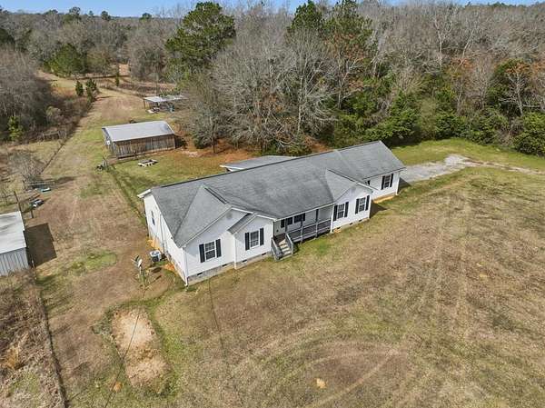 16.3 Acres of Land with Home for Sale in Doerun, Georgia