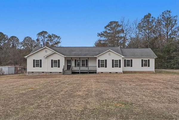 16.3 Acres of Land with Home for Sale in Doerun, Georgia