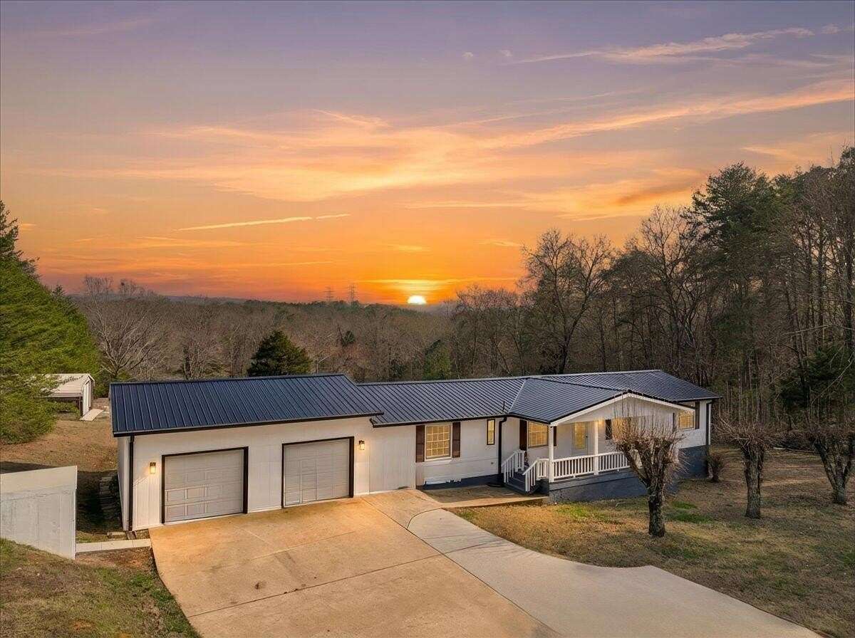 1.5 Acres of Land with Home for Sale in Harrison, Tennessee