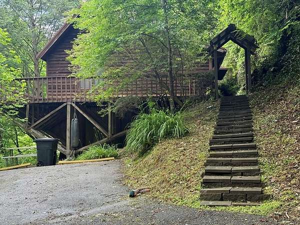 4 Acres of Land with Home for Sale in Pikeville, Kentucky