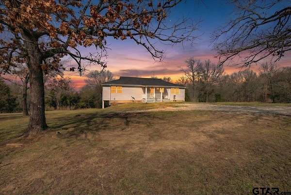 6.4 Acres of Land with Home for Sale in Buffalo, Texas