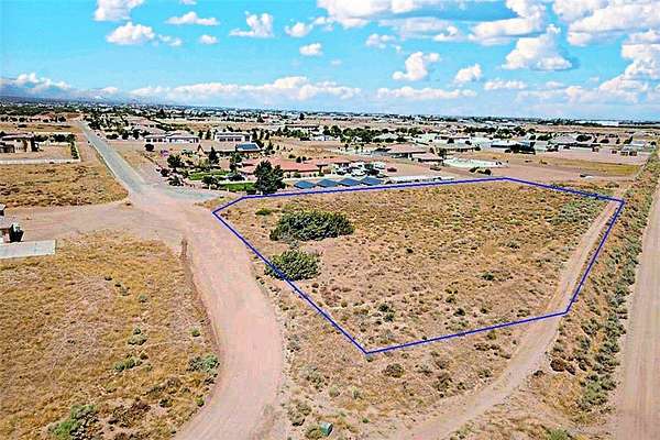 2.5 Acres of Land for Sale in Oak Hills, California