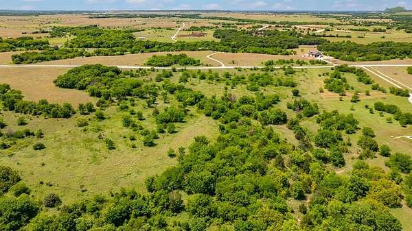 10 Acres of Land for Sale in St. Jo, Texas
