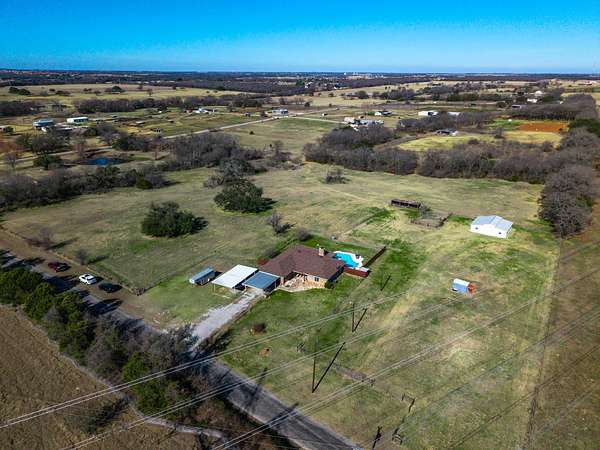 13.9 Acres of Land with Home for Sale in Granbury, Texas