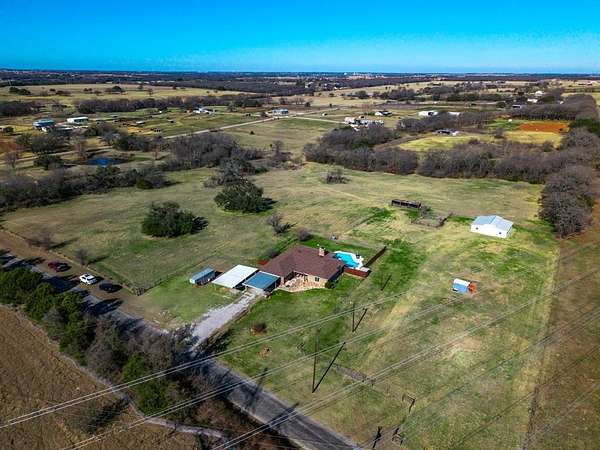 13.9 Acres of Land with Home for Sale in Granbury, Texas
