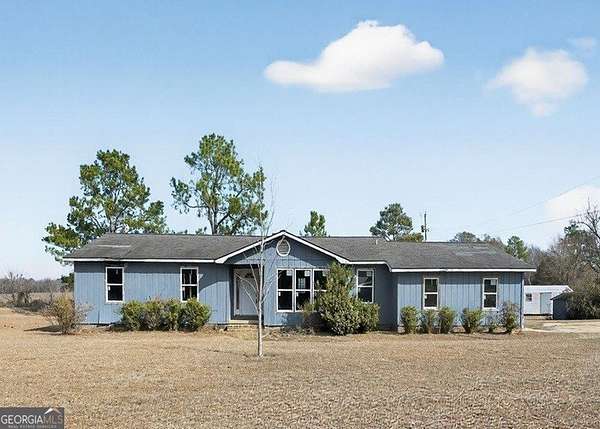 1.8 Acres of Land with Home for Sale in Cochran, Georgia