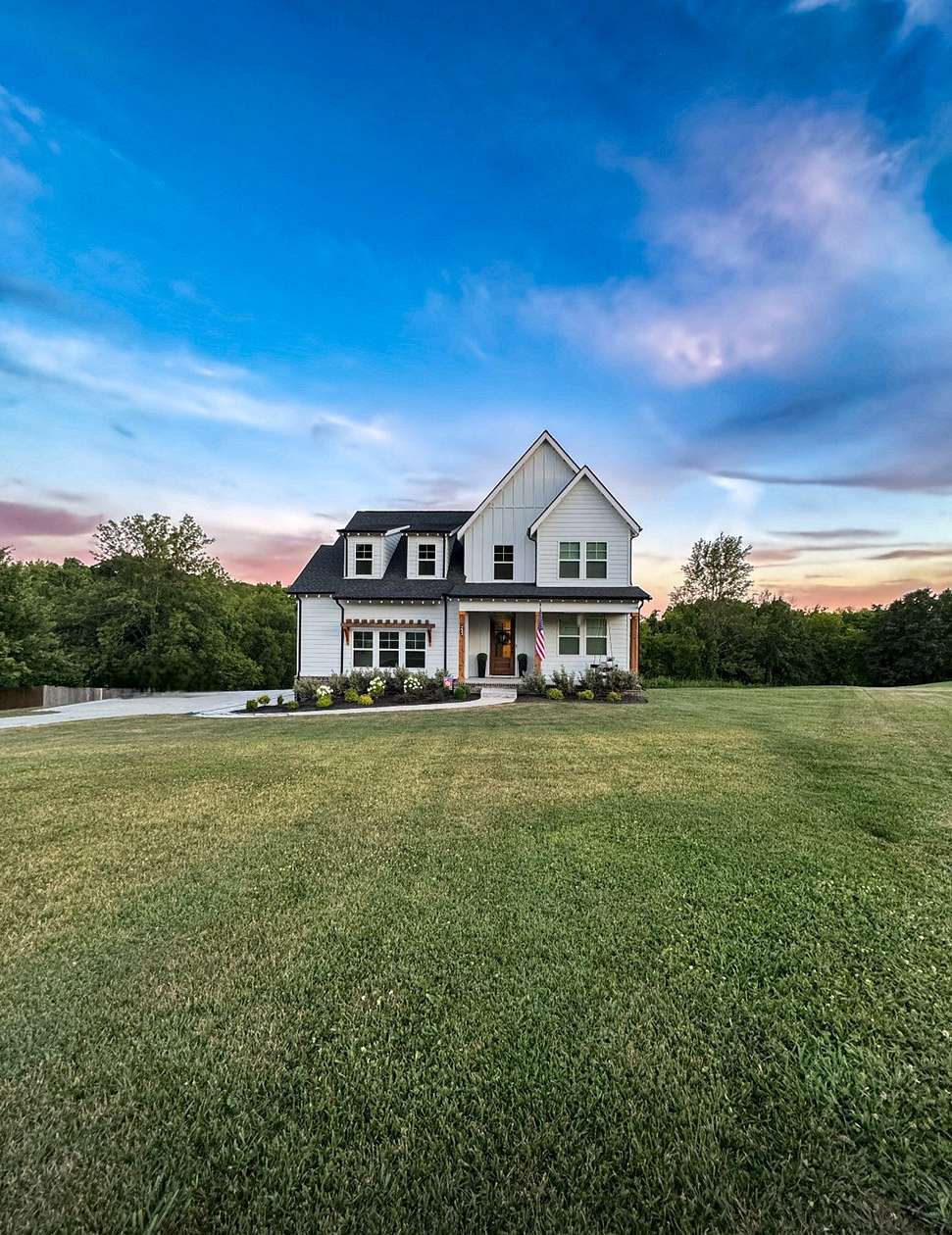 2.28 Acres of Land with Home for Sale in Columbia, Tennessee