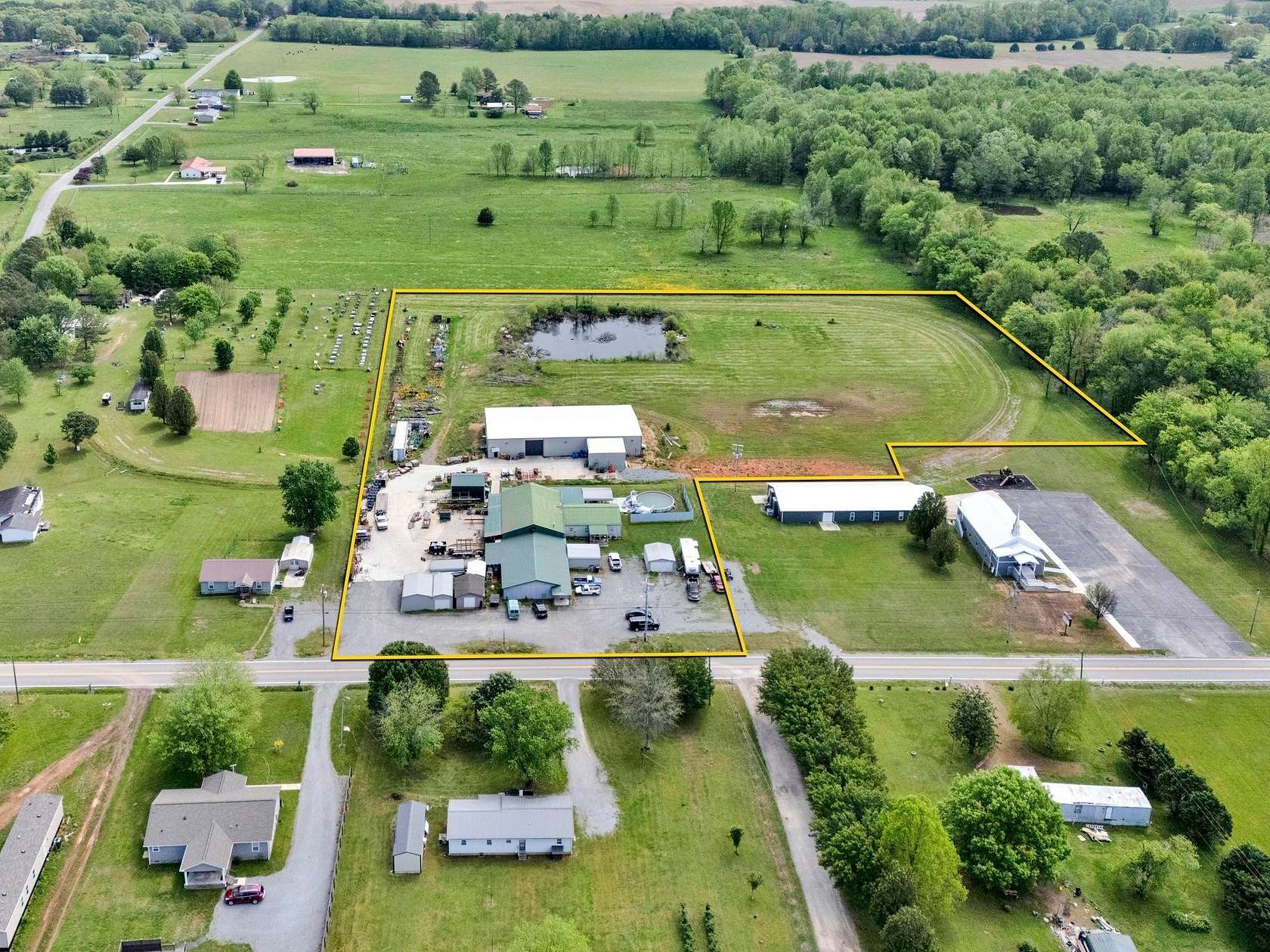 7.34 Acres of Improved Commercial Land for Sale in Flintville, Tennessee