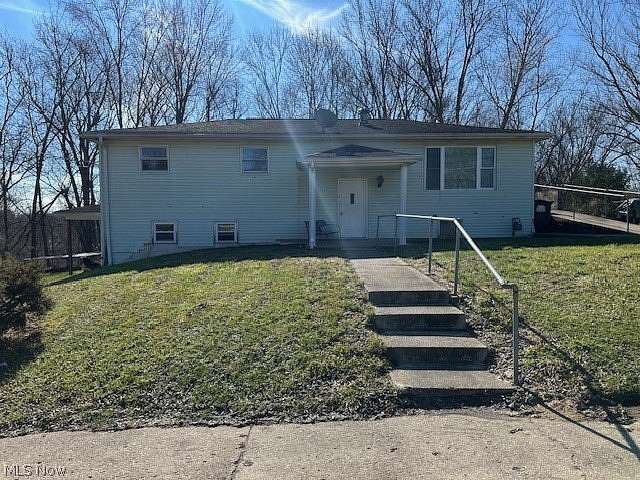 5.3 Acres of Land with Home for Sale in Zanesville, Ohio