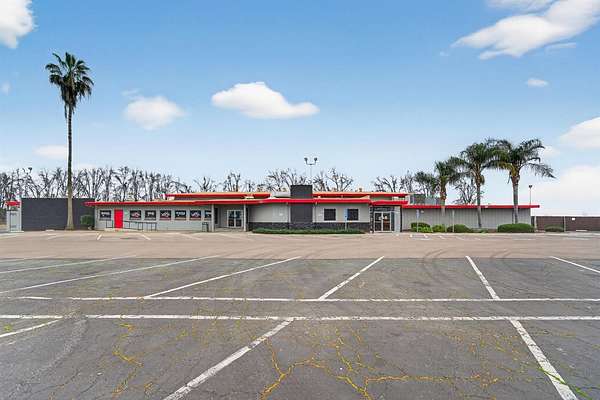 3.32 Acres of Improved Commercial Land for Sale in Selma, California