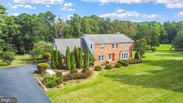 10 Acres of Land with Home for Lease in Aldie, Virginia