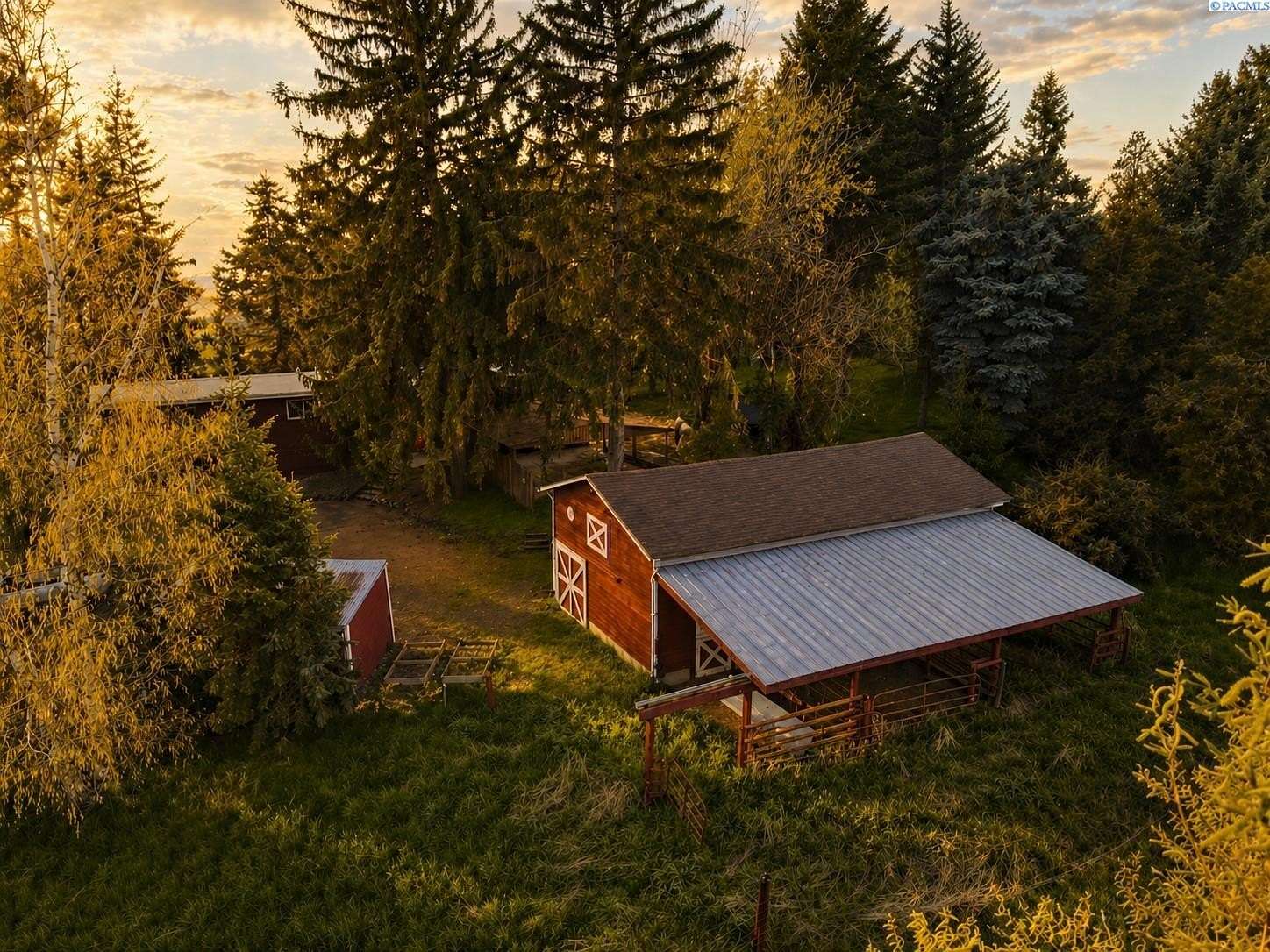 2 Acres of Land with Home for Sale in Pullman, Washington