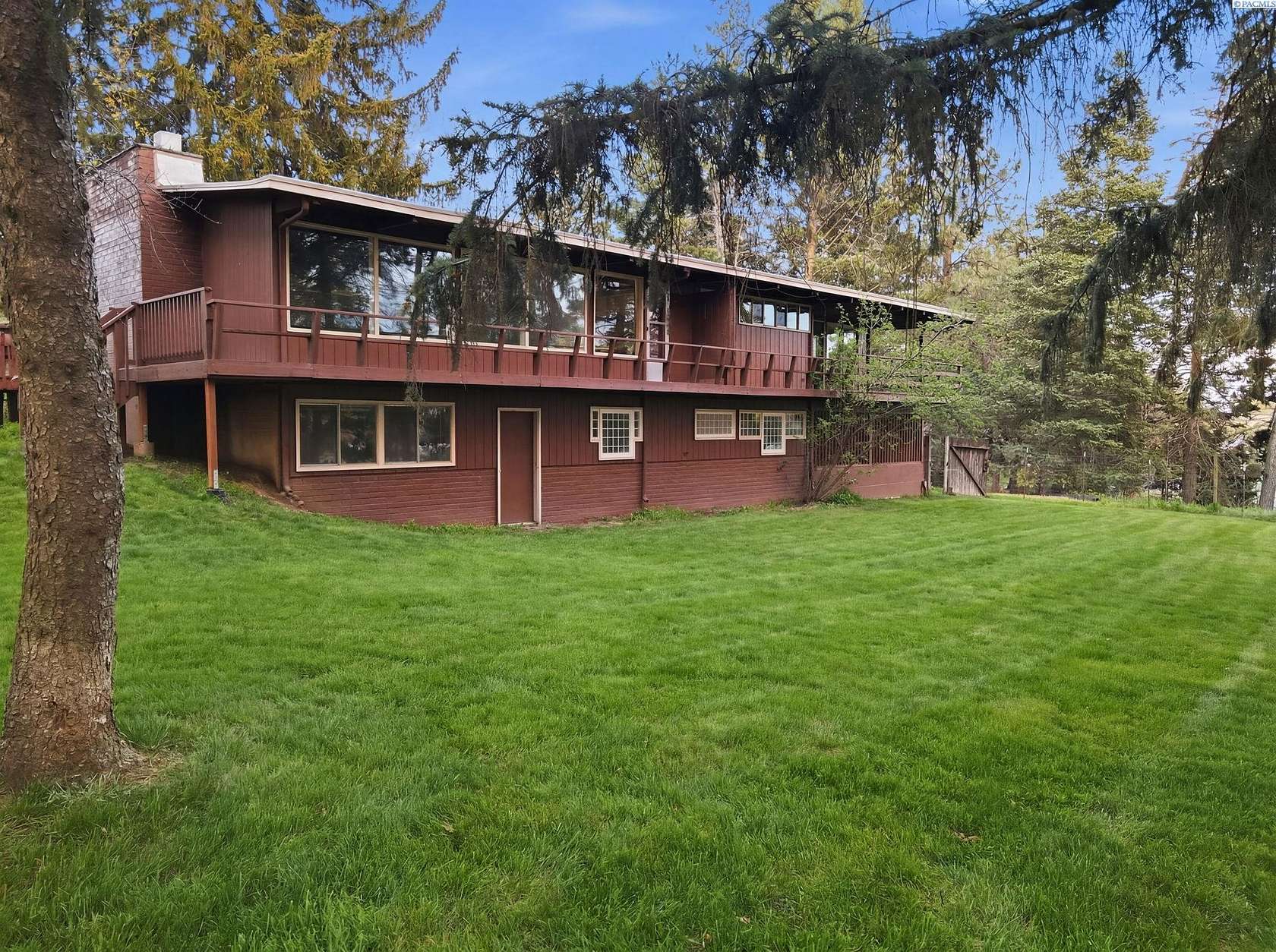 2 Acres of Land with Home for Sale in Pullman, Washington