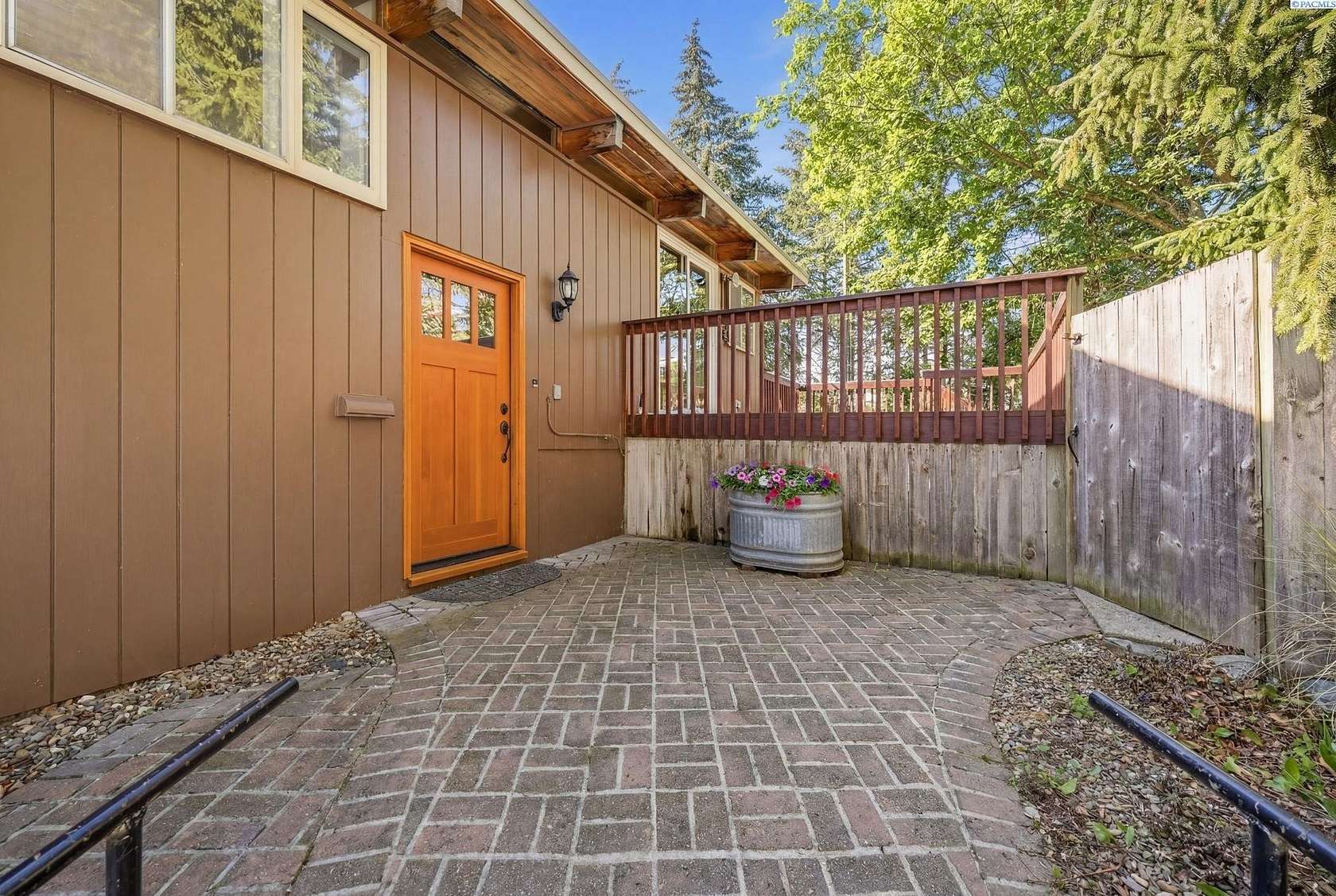 2 Acres of Land with Home for Sale in Pullman, Washington