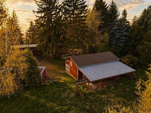 2 Acres of Land with Home for Sale in Pullman, Washington