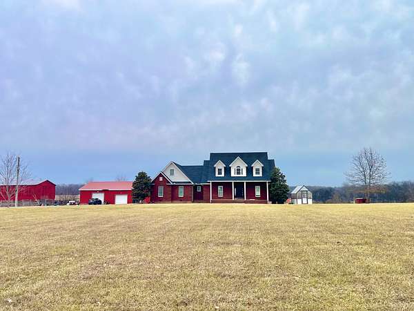 7 Acres of Land with Home for Sale in Springfield, Tennessee