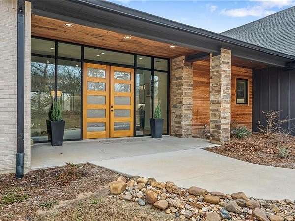 6 Acres of Land with Home for Sale in LaRue, Texas