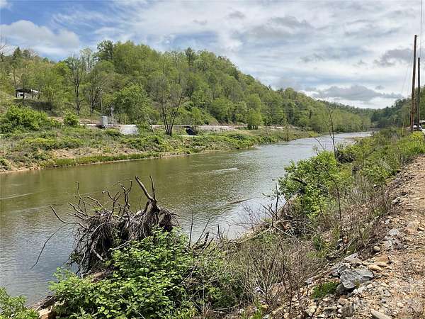 33.3 Acres of Recreational & Residential Land for Sale in Green Mountain, North Carolina