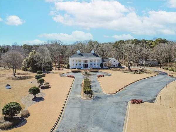 12.7 Acres of Land with Home for Sale in Grayson, Georgia