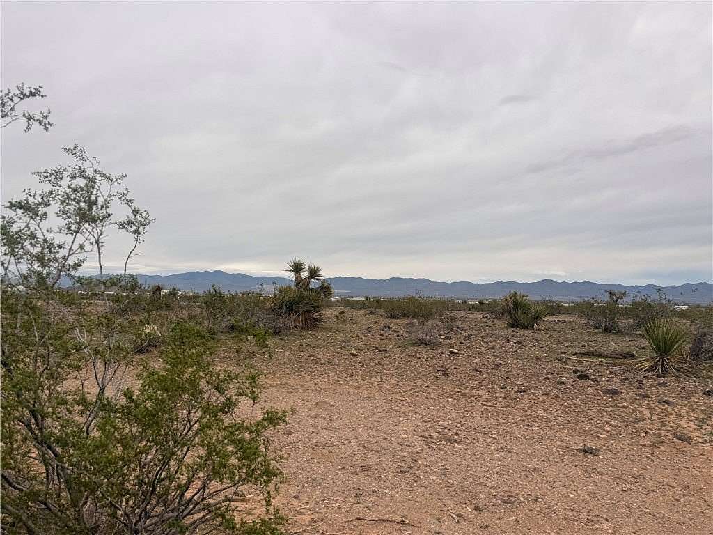 2.35 Acres of Land for Sale in Golden Valley, Arizona