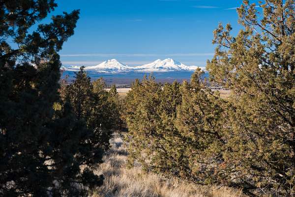 5 Acres of Residential Land for Sale in Culver, Oregon