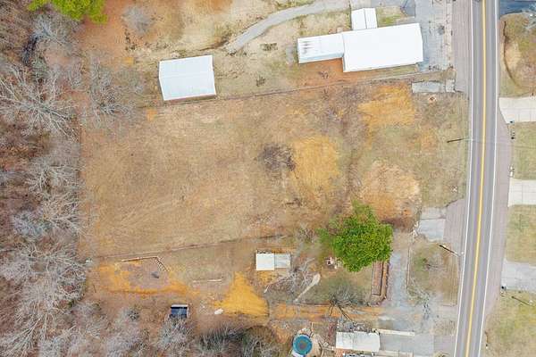 1 Acre of Residential Land for Sale in Paris, Tennessee