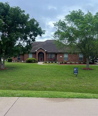 1.5 Acres of Land with Home for Sale in St. Paul, Texas