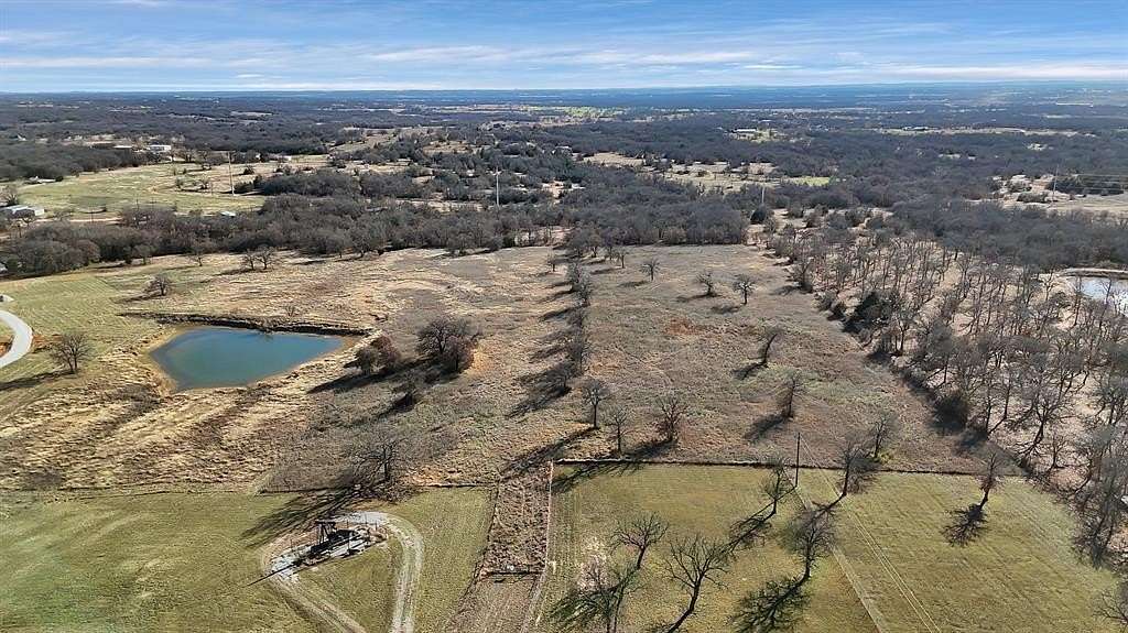 10 Acres of Land for Sale in Decatur, Texas