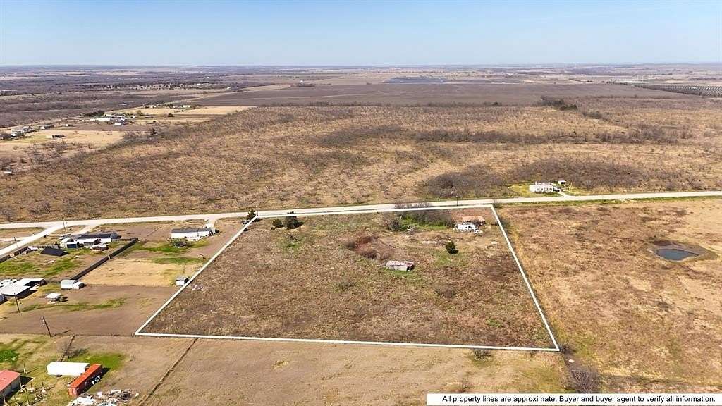 5.66 Acres of Land for Sale in Corsicana, Texas