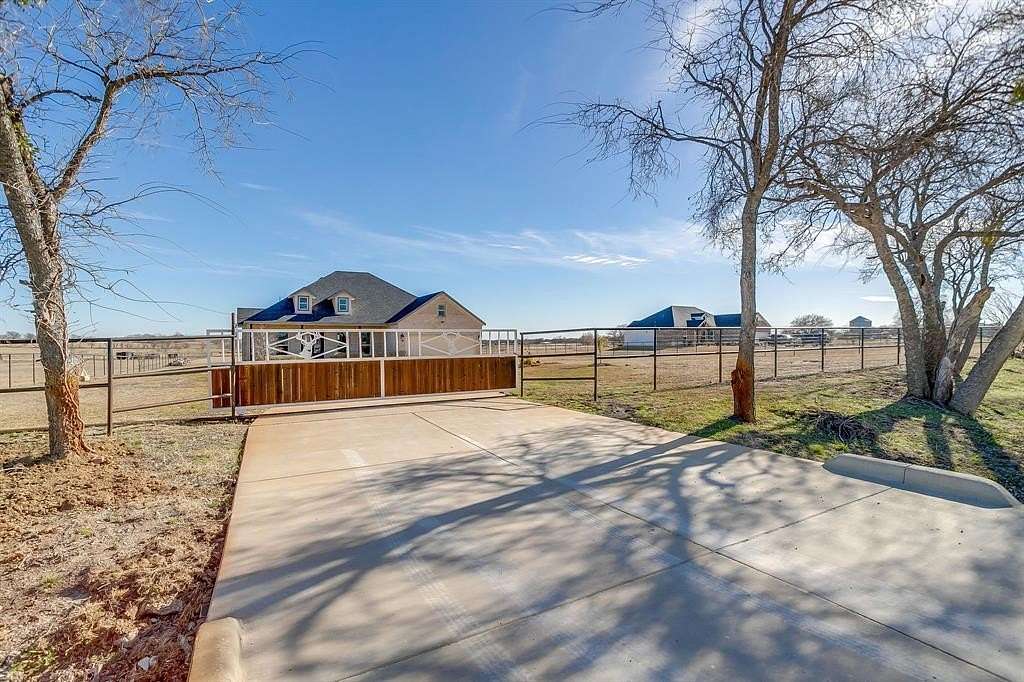 2 Acres of Land with Home for Lease in Alvarado, Texas