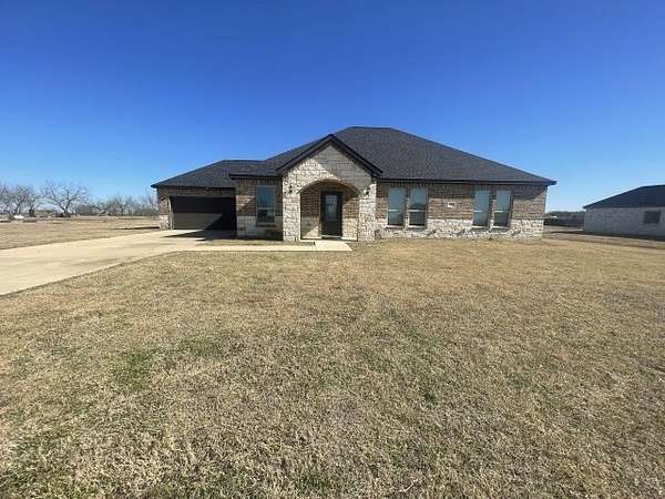 1.58 Acres of Land with Home for Sale in Rice, Texas