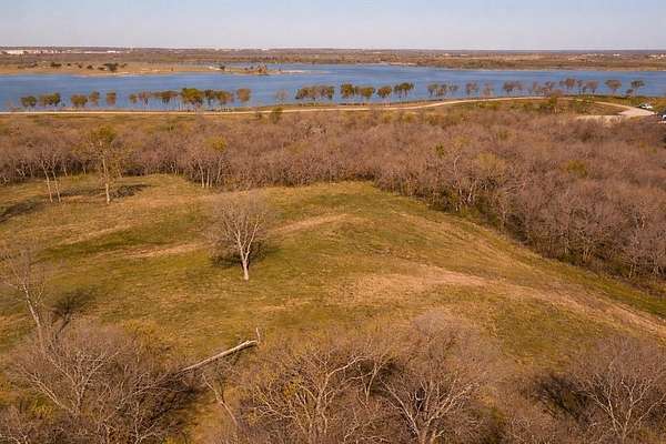 3 Acres of Land for Sale in Corsicana, Texas