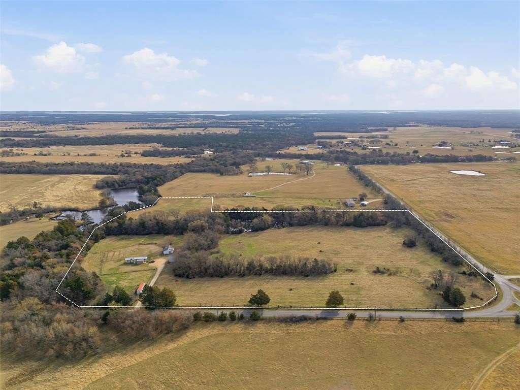 21 Acres of Land with Home for Sale in Whitesboro, Texas
