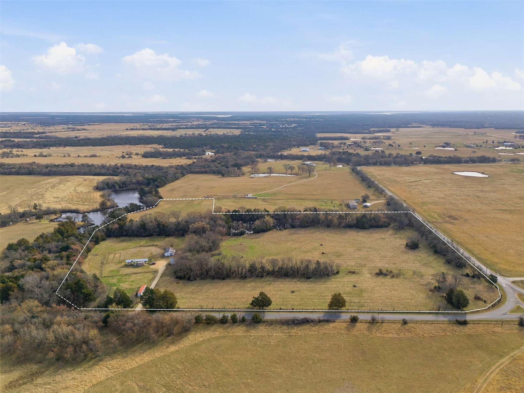 21 Acres of Land with Home for Sale in Whitesboro, Texas