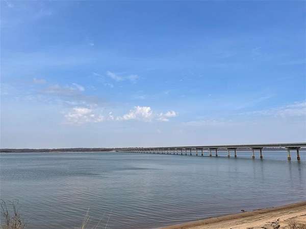 21 Acres of Land with Home for Sale in Whitesboro, Texas