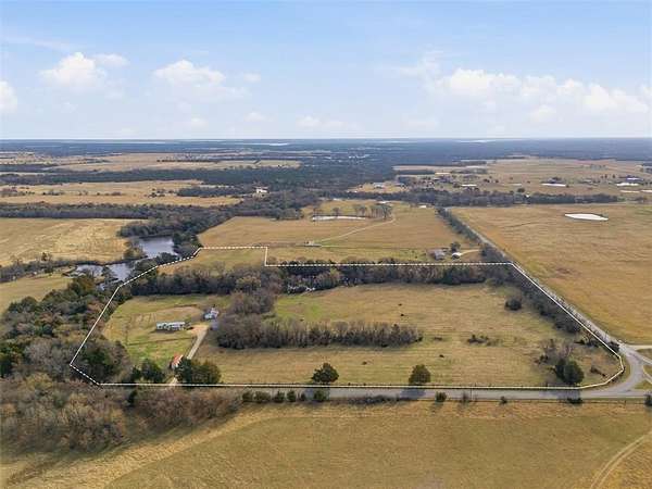 21 Acres of Land with Home for Sale in Whitesboro, Texas