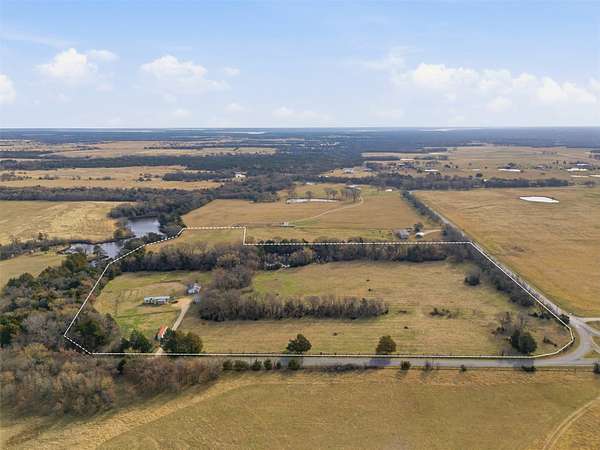 21 Acres of Land with Home for Sale in Whitesboro, Texas