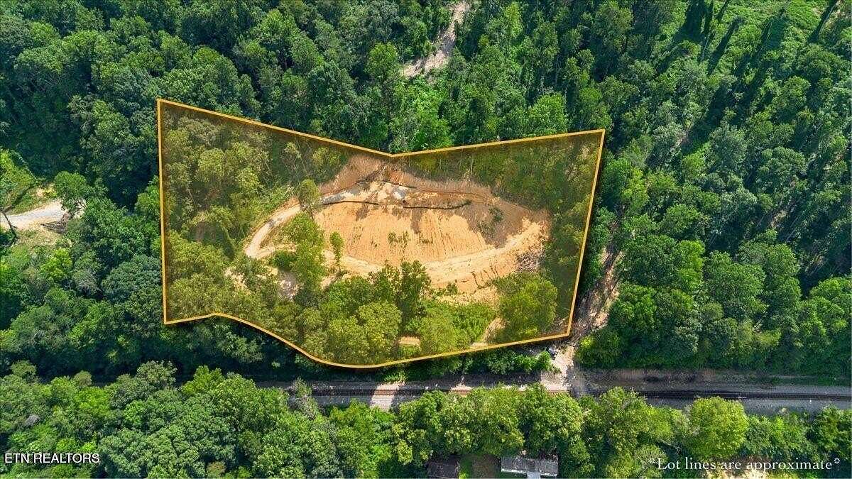 2 Acres of Residential Land for Sale in Caryville, Tennessee