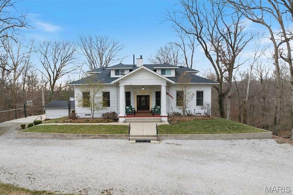 9.52 Acres of Land with Home for Sale in Lebanon, Illinois