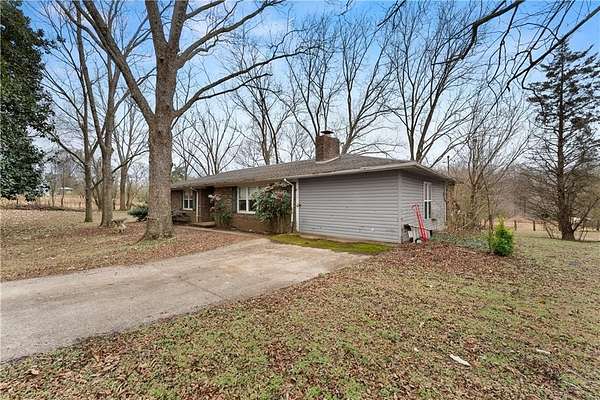 5.62 Acres of Land with Home for Sale in Alto, Georgia