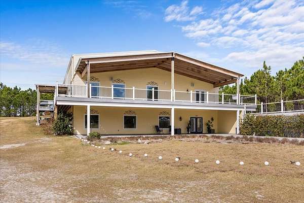 7.6 Acres of Improved Mixed-Use Land for Sale in Geneva, Florida