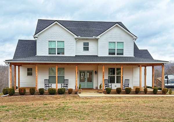 7 Acres of Land with Home for Sale in Palmyra, Tennessee