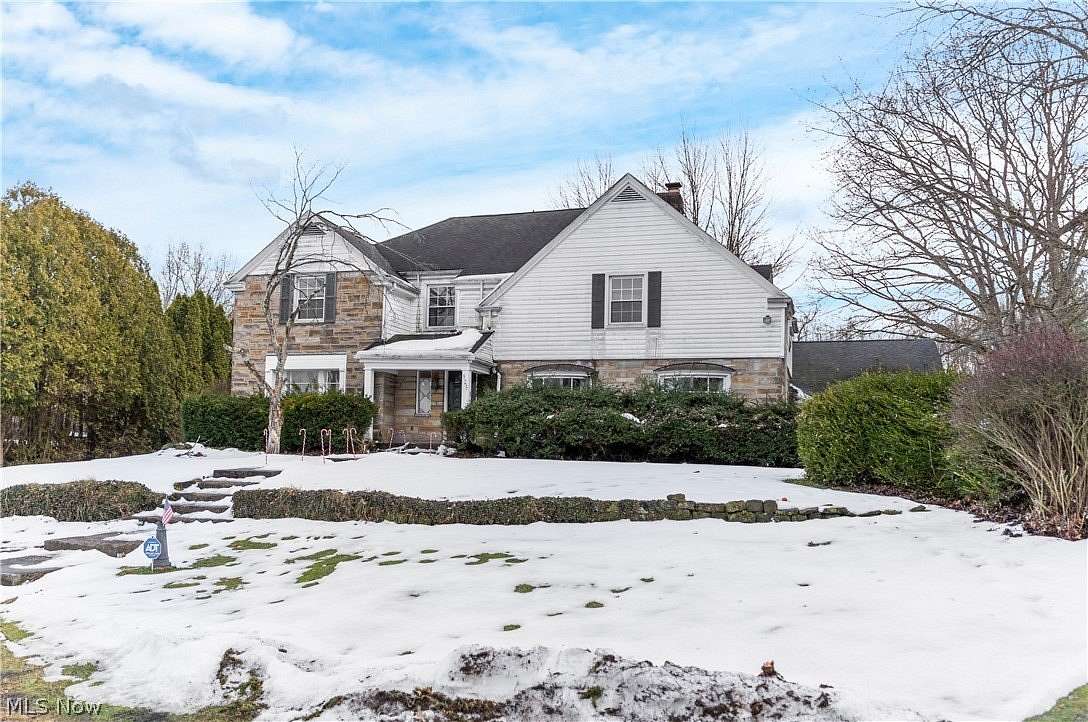 2.57 Acres of Land with Home for Sale in Youngstown, Ohio