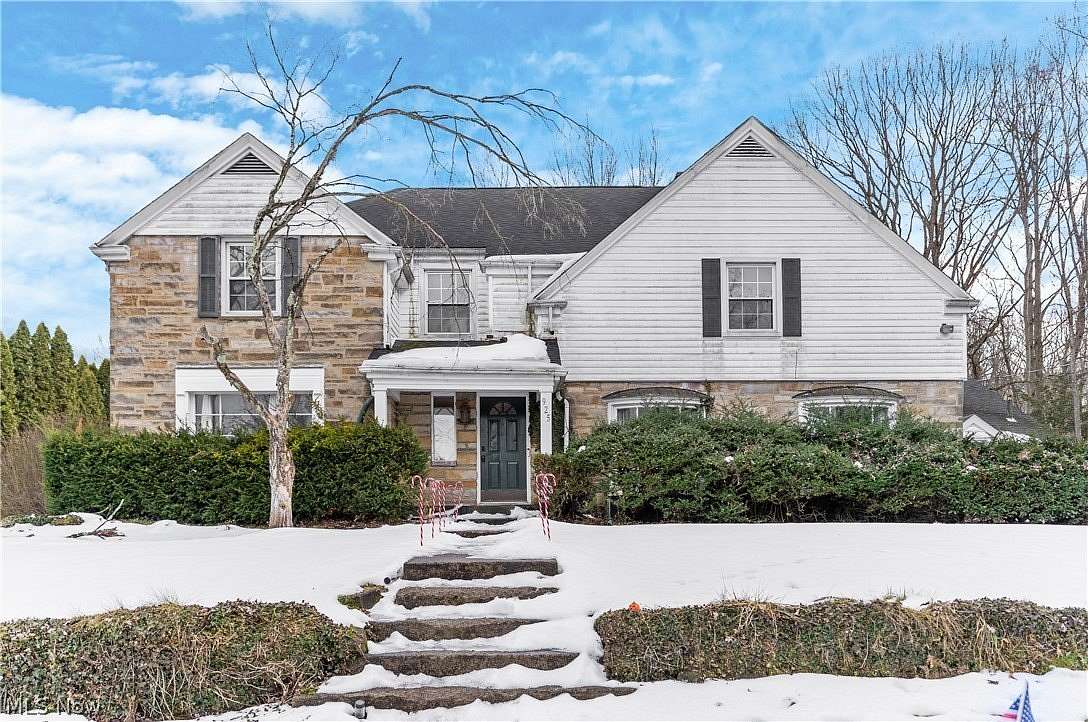 2.57 Acres of Land with Home for Sale in Youngstown, Ohio