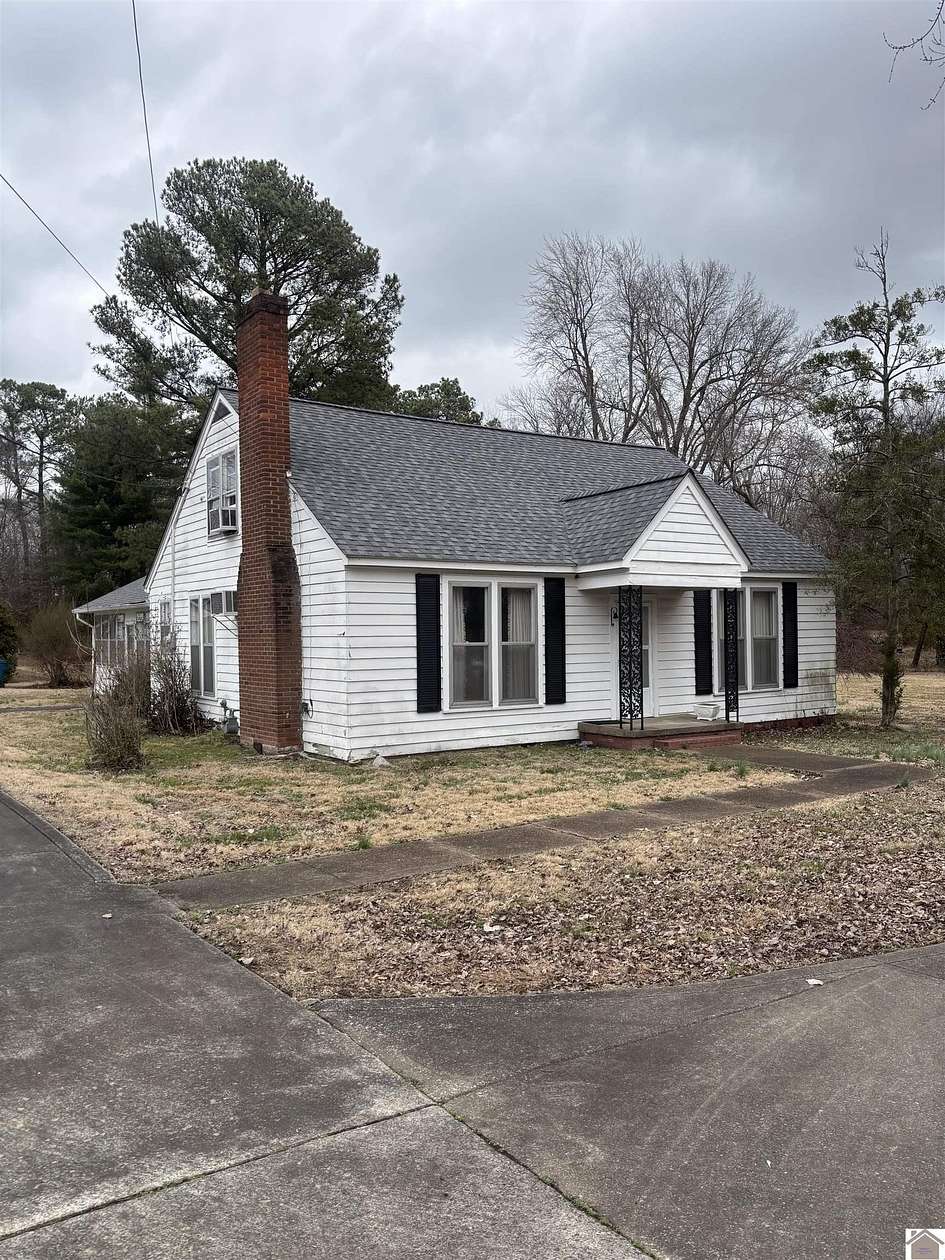 2 Acres of Land with Home for Sale in Paducah, Kentucky