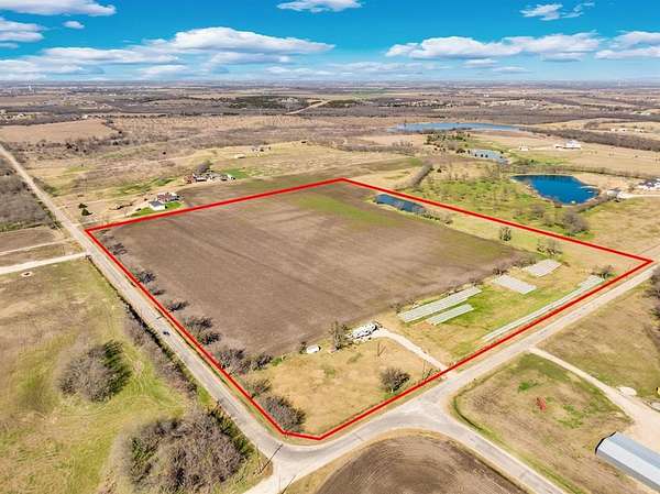 23.9 Acres of Agricultural & Residential Land for Sale in Ennis, Texas